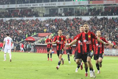 Jeneriklik gol, kusursuz oyun