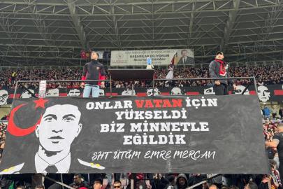 Nefer’den Anlamlı Pankart