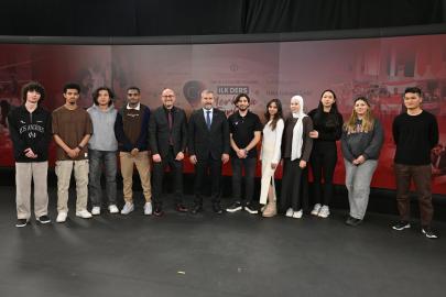 Rektör Adıgüzel, Açıköğretim Fakültesi Türk Dili ve Kültürü Programı’nın ilk dersinde öğrencilerle buluştu