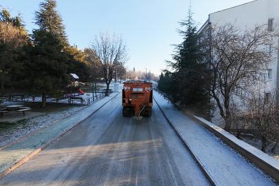Tepebaşı’nda karla mücadele başladı: Ekipler 3 vardiya görevde