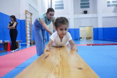 Minikler jimnastikle spor alışkanlığı kazanıyor