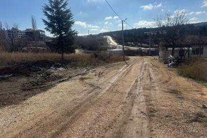 Yenikent Sakinlerinden Belediye Şikâyeti: "Bakımsız Yollar Hayatı Çekilmez Kılıyor"