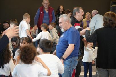 Eskişehirli miniklerden yaşlılar için duygu dolu gösteri