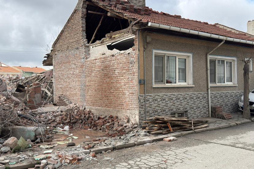 Serhat Tunç'tan yüzeysel bina tadilatına tepki