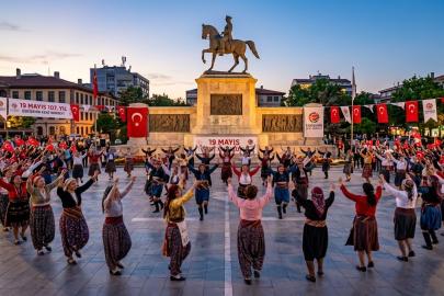 107 Kadın Eskişehir Ulus Anıtı Çevresinde Zeybek Oynayacak