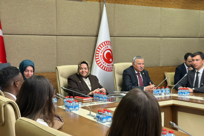 Ayşen Gürcan Akademi Anadolu Öğrencilerini TBMM’de Ağırladı