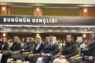 Ayşen Gürcan Gençlerin Meclis Heyecanına Ortak Oldu