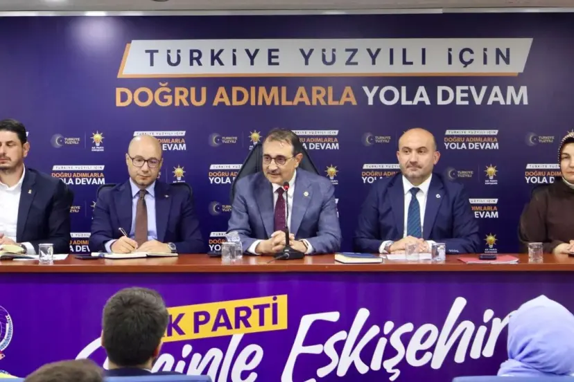 AK Parti Eskişehir Teşkilatından Kritik Toplantı: Fatih Dönmez Yapılandırma Müjdesini Verdi