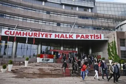 CHP'de deprem! Aralarında kritik isimlerin olduğu 48 kişi ihraç edildi